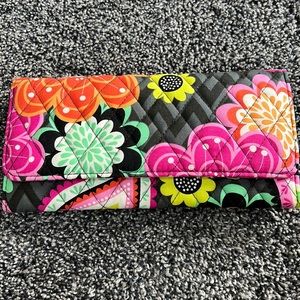 New without tags Vera Bradley magnetic closure wallet